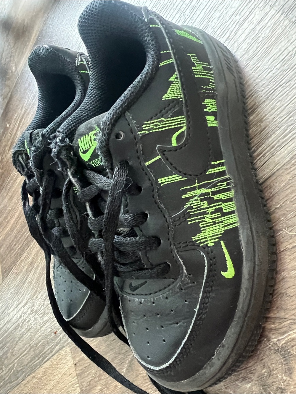 Nike Kids Black Sneakers with Neon Green Graphic Accents